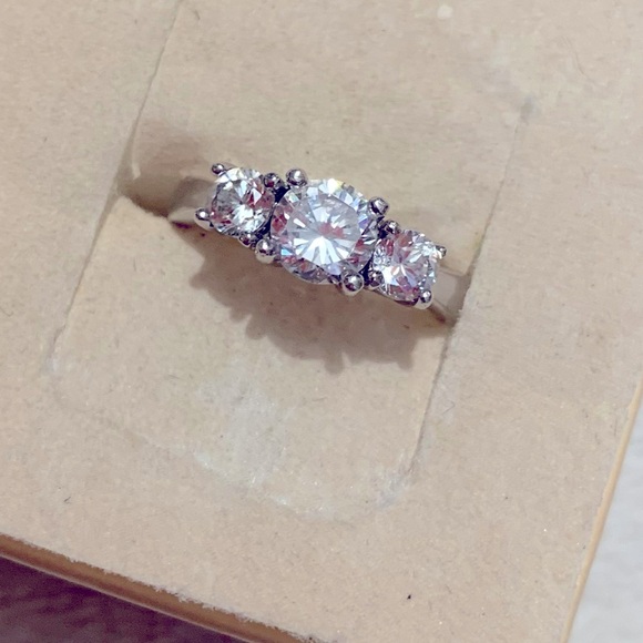 Jewelry - Sterling Silver 925 CZ Graduated Wedding Engagement Ring sz 6.25